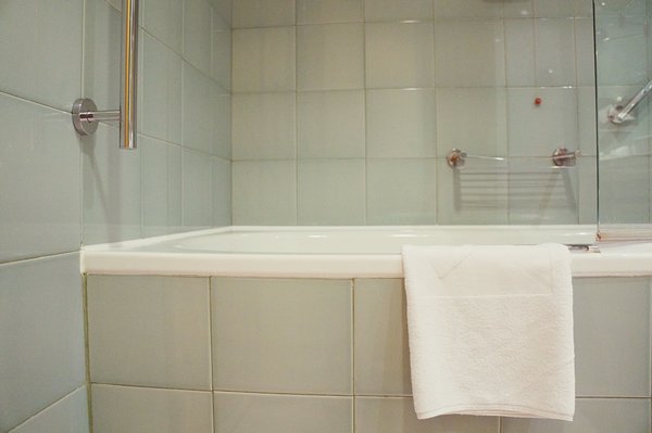 Quel carrelage choisir pour les petites salles de bain ?